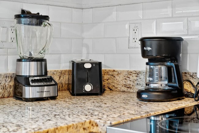 Building Photo - 6660 Custer St