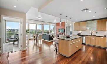 Building Photo - 1620 Little Raven St