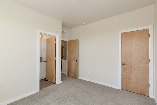 Building Photo - Modern 2BR Lafayette Home | Finished Basement, Garage & Quartz Kitchen