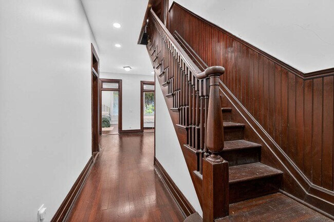 Building Photo - 1015 Union St