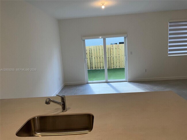 Building Photo - 2679 SE 25th Ter