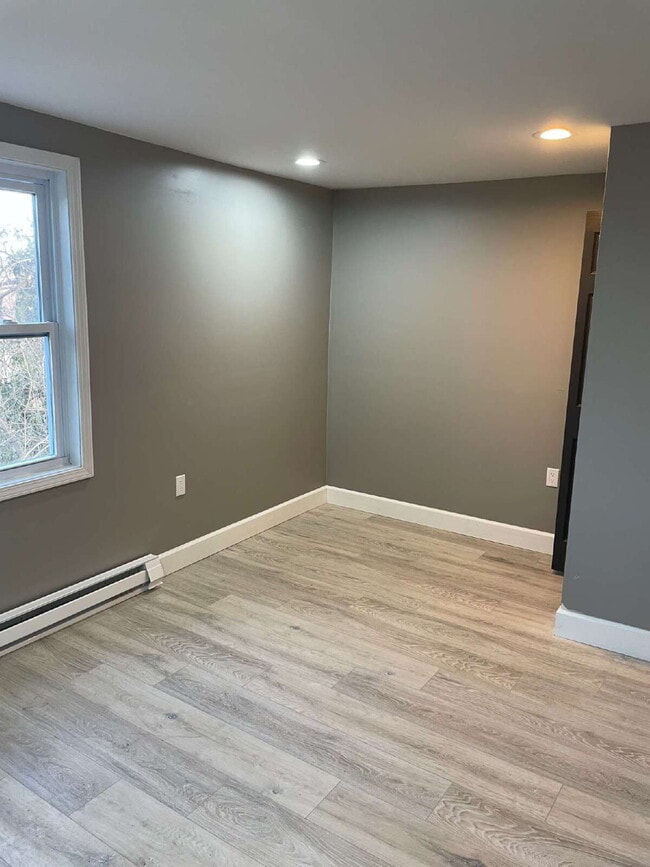 Building Photo - NEW 4 Bedroom Remodel with GARAGE!