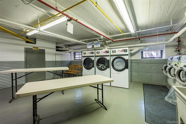 Building Photo - 72-34 Austin St