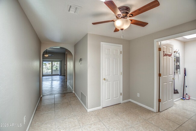 Building Photo - 16518 Lost Arrow Dr