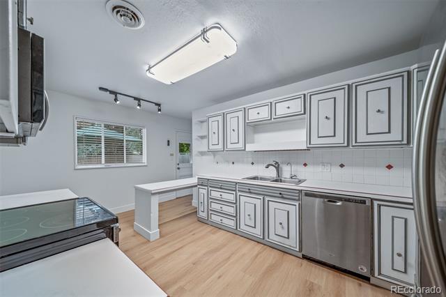 Building Photo - 3124 S Vine Ct