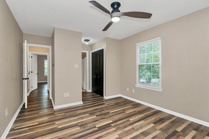 Building Photo - 9214 Kings Canyon Dr