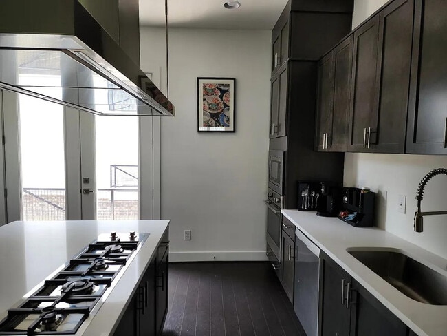 Building Photo - 1680 Memorial Dr SE