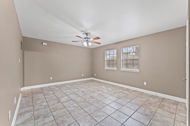 Building Photo - 5107 Gren St