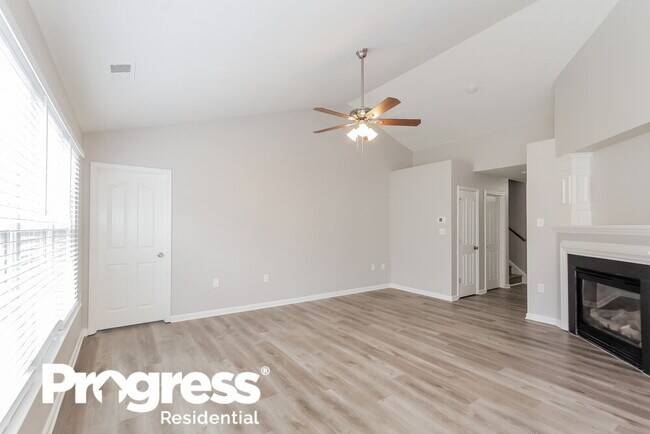 Building Photo - 10129 Green Hedge Ave