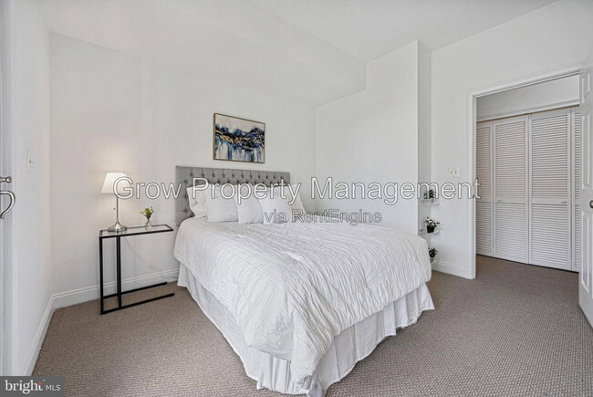 Building Photo - 202 Captains Way
