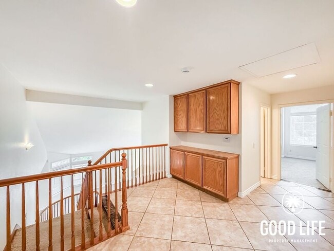 Building Photo - 709 S Hidden Creek Cir