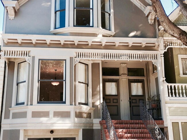 Building Photo - 225 Roosevelt Way