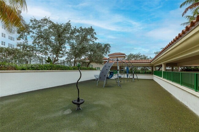 Building Photo - 20000 E Country Club Dr