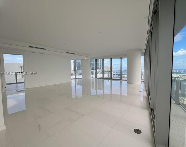 Building Photo - 300 Biscayne Blvd Way