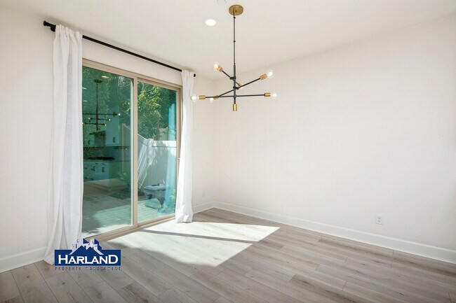 Building Photo - 3024 Estero Rd