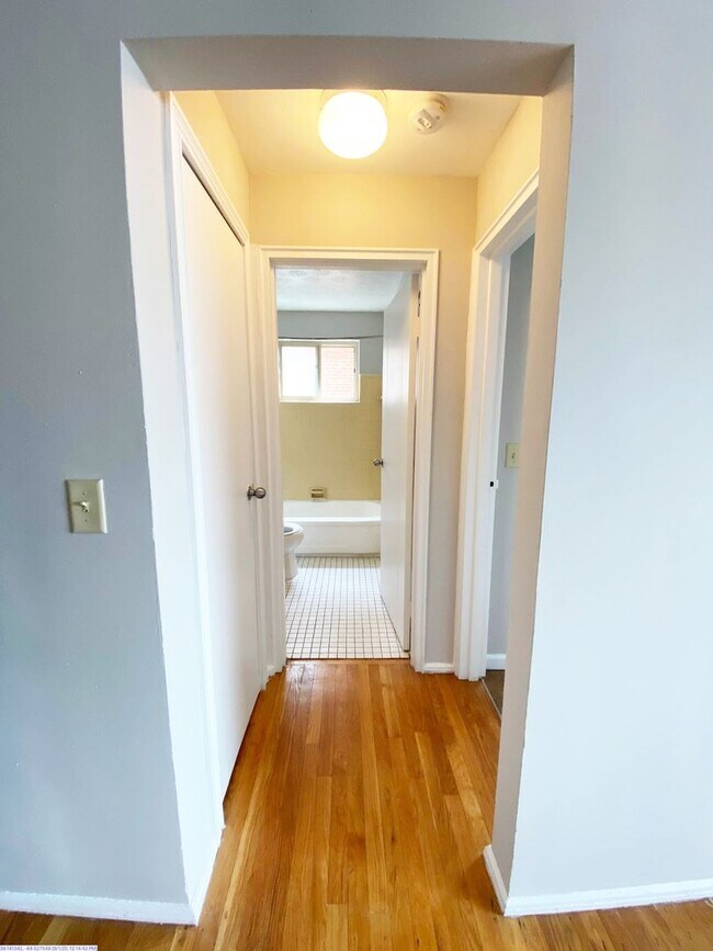 Building Photo - 566 Lowell Ave