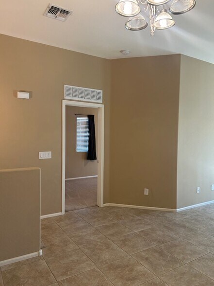 Building Photo - 2725 E Mine Creek Rd