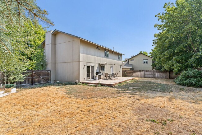 Building Photo - 923 NW 22nd Ct