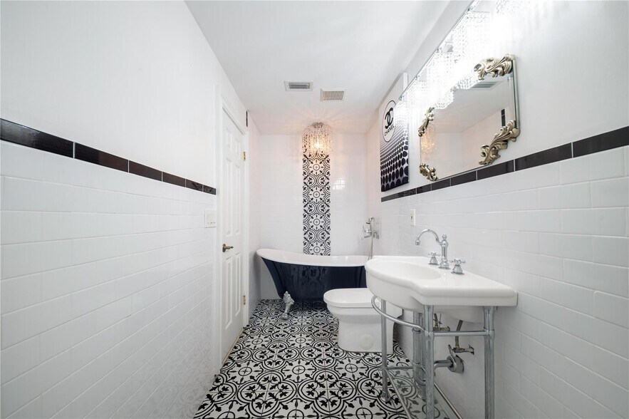 Building Photo - 16770 Lakeview Ct