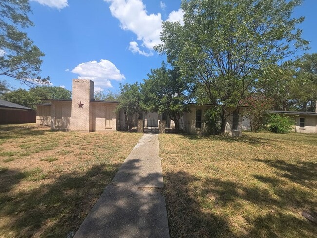 Primary Photo - Charming 3-Bedroom Home on Spacious Lot Ne...
