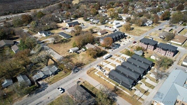 Building Photo - 108 W 2nd St
