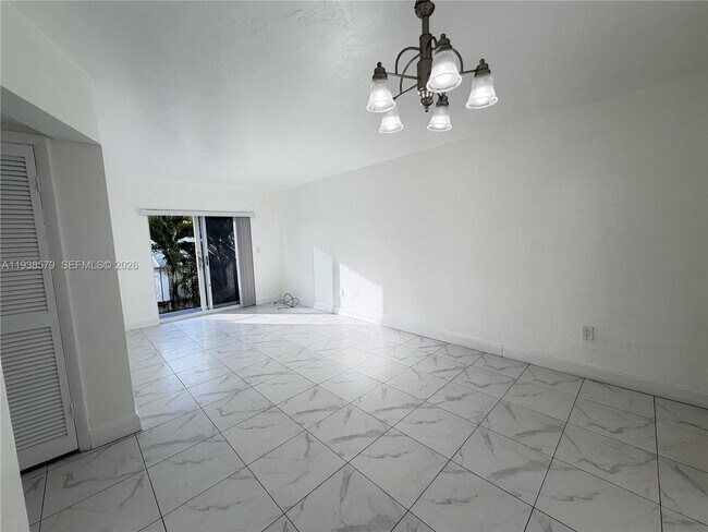 Building Photo - 1860 SW 22nd St