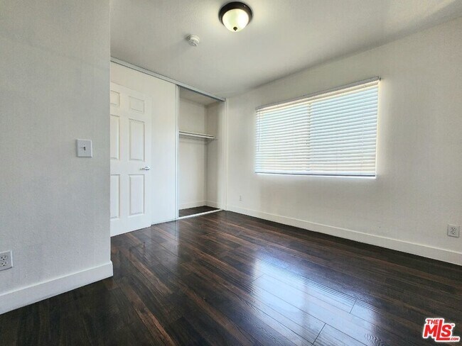 Building Photo - 639 Alexandria Ave