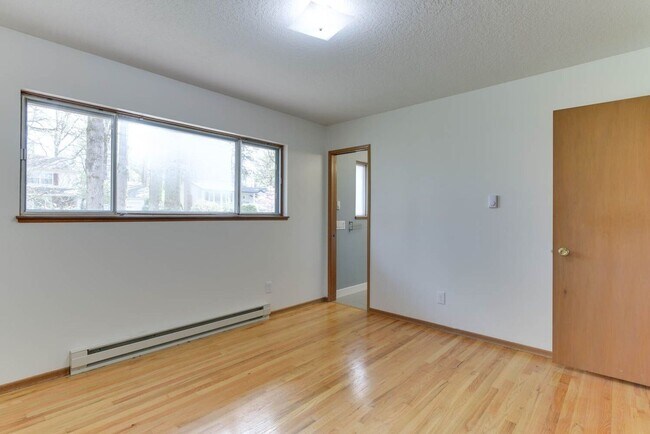 Building Photo - Terra Linda Home - 3 Bedrooms, 2 Baths, 1,...