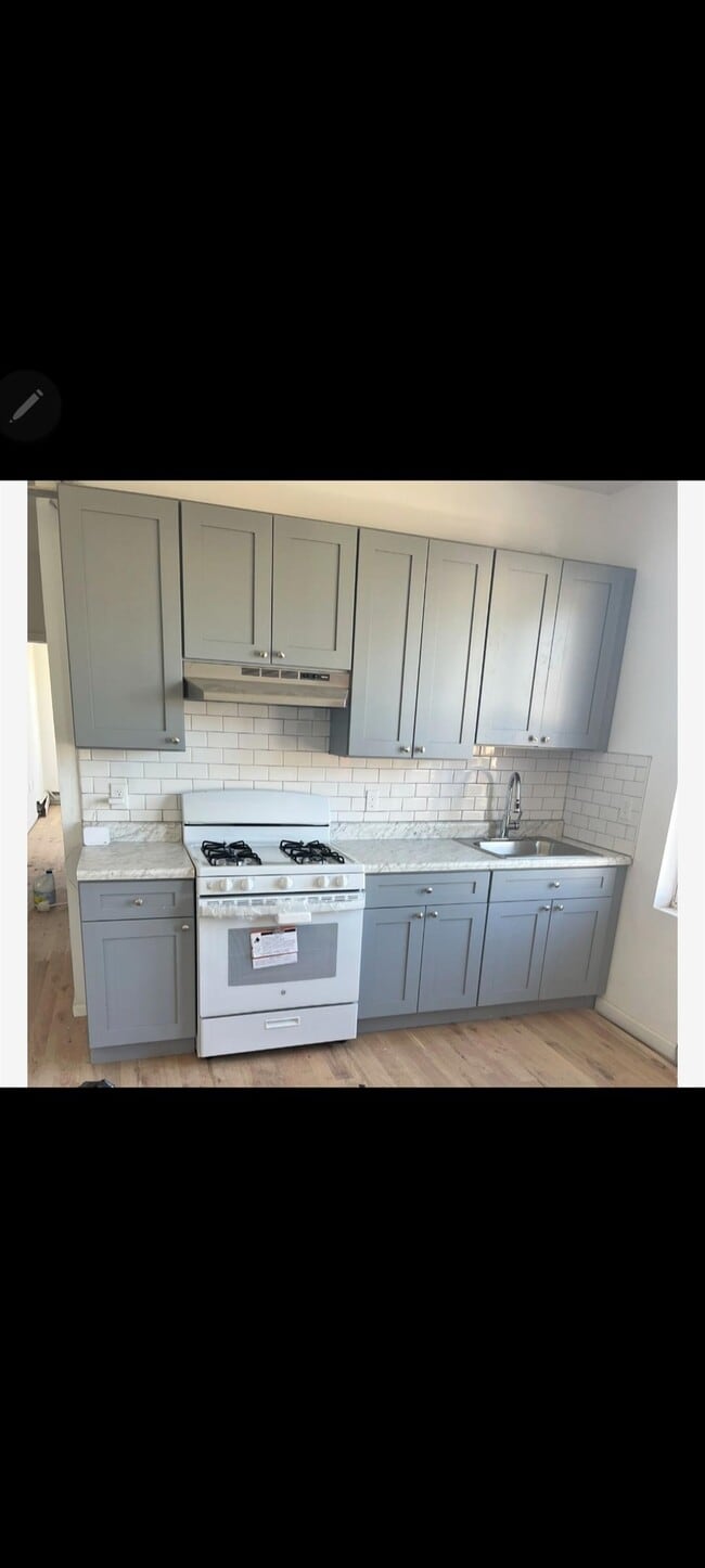 Building Photo - 500 HAWTHORN Ave