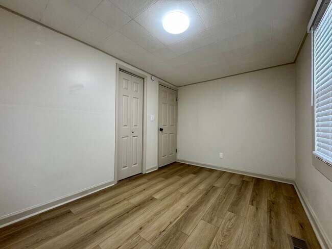 Building Photo - 975 Beason Dr