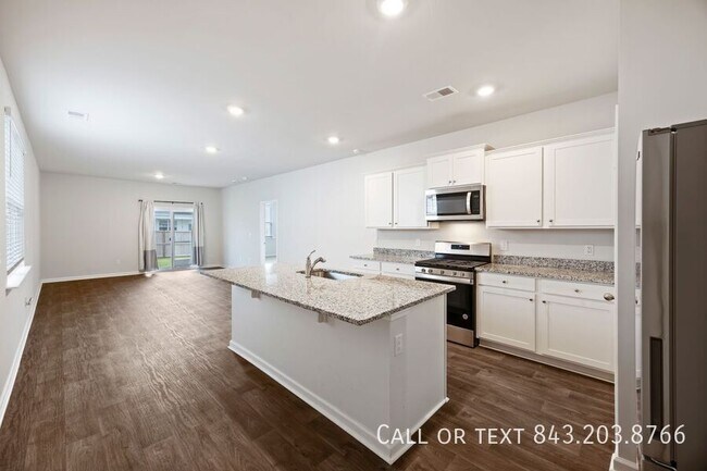 Building Photo - 103 Green Passage Ln