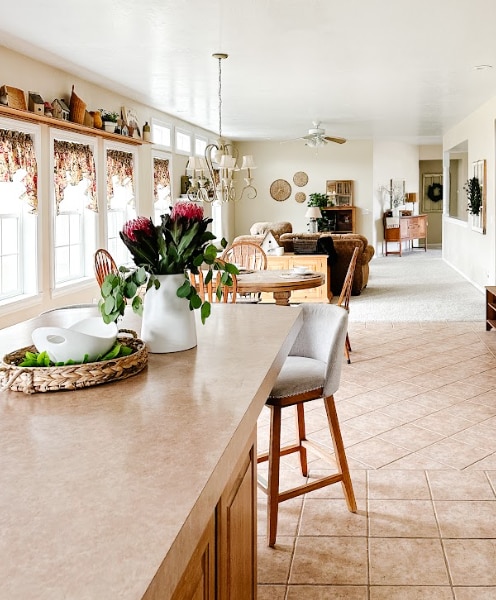 Island - 2148 Candlewood Ave