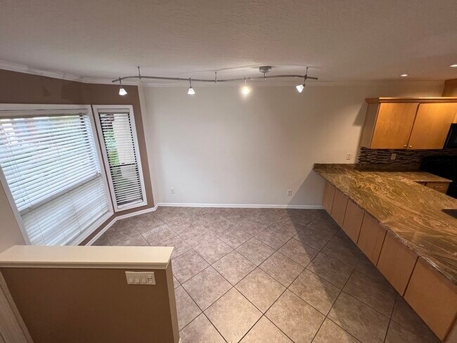 Building Photo - Beautifully updated 2 bedroom 2 1/2 baths ...