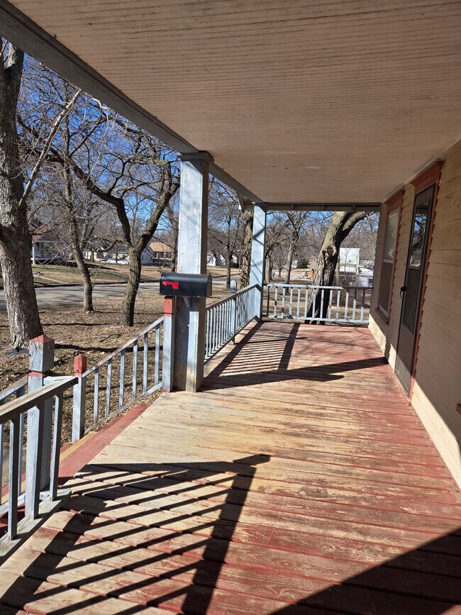Building Photo - 2-bedroom Bungalow with Spacious Kitchen, Large Covered Porch and Large Garage