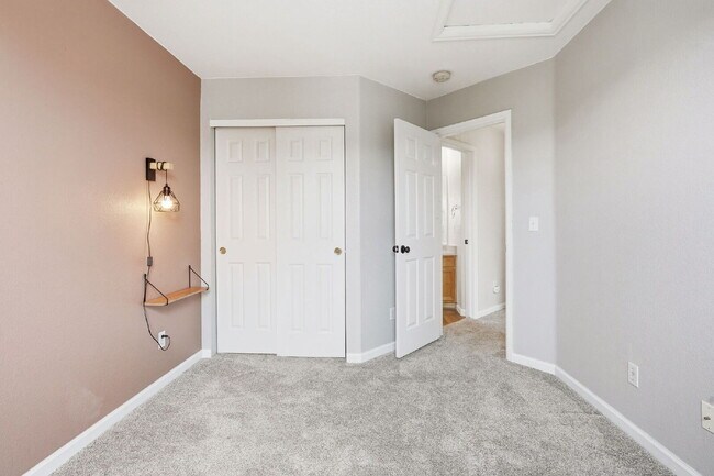 Building Photo - Welcome to this well-maintained 4-bedroom home in the heart of Thornton!