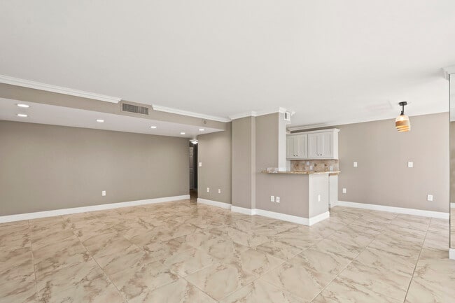 Building Photo - 4200 N Ocean Dr