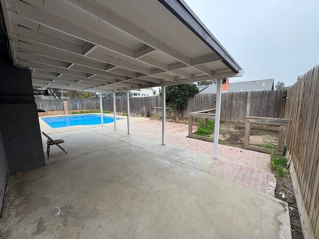 Building Photo - SW Visalia Home with Pool Available Now!