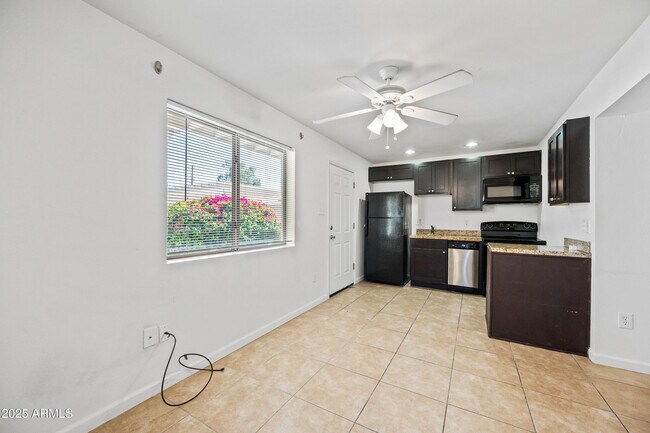 Building Photo - 3949 E Earll Dr