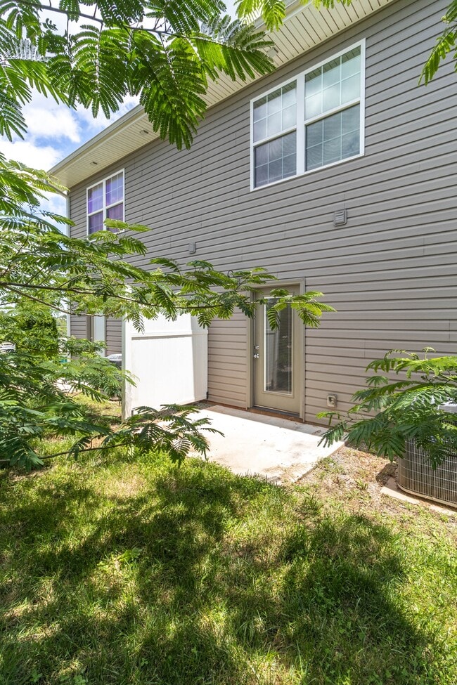 Building Photo - 931 Warrior Hill Dr