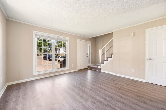 Building Photo - Charming End Unit Townhome near Downtown D...