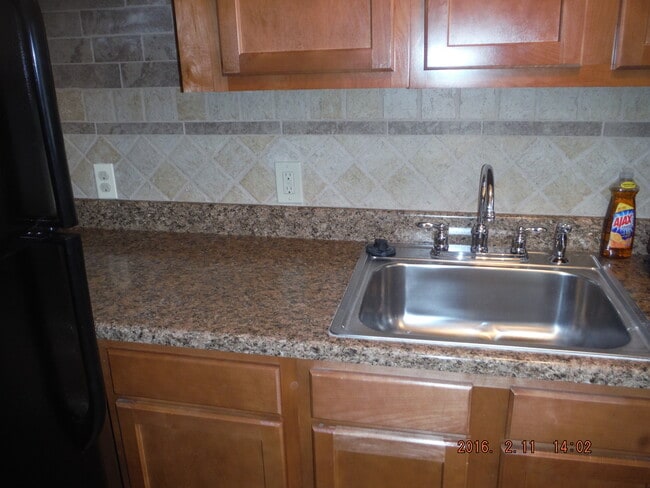 Kitchen backsplash - 200 Maplewood Dr