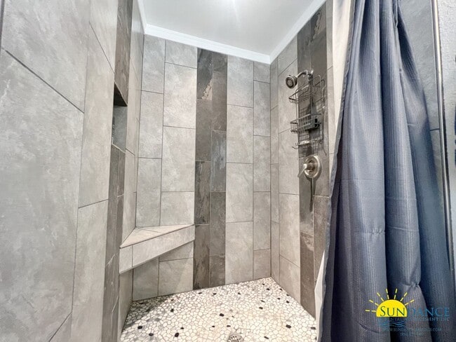 Building Photo - Gorgeous 3 Bedroom Home in Shalimar!