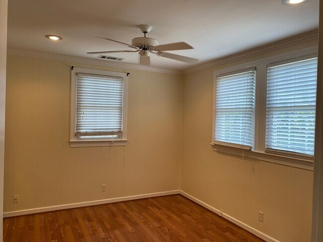 Building Photo - Forest Acres