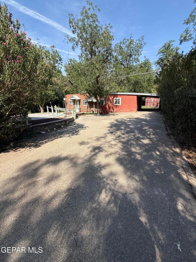 Building Photo - 258 Riverside Dr