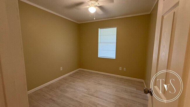 Building Photo - 411 Rogers Rd