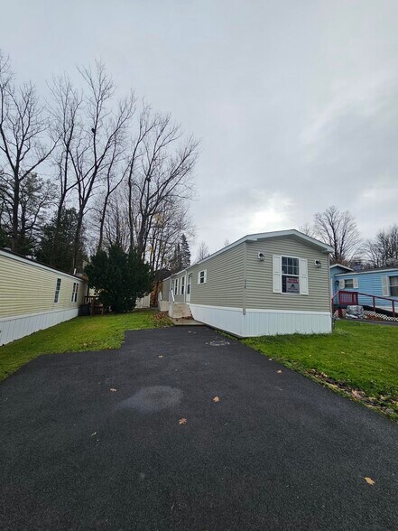 Building Photo - 418 Tulip Dr