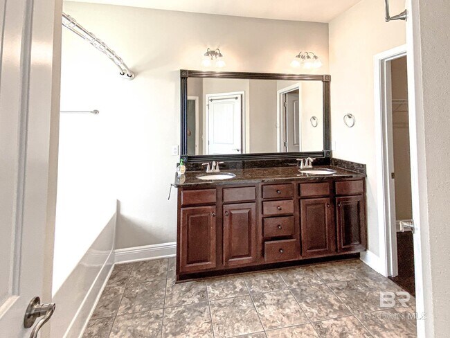 Building Photo - 609 Royal Troon Cir