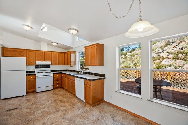 Building Photo - Wonderful Rural Home!