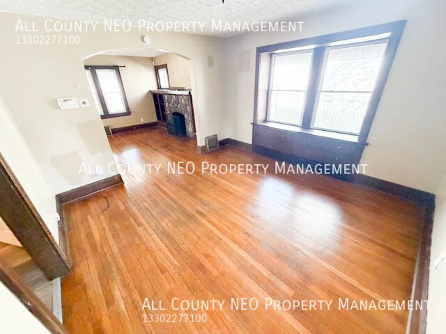 Building Photo - 321 Grace Ave