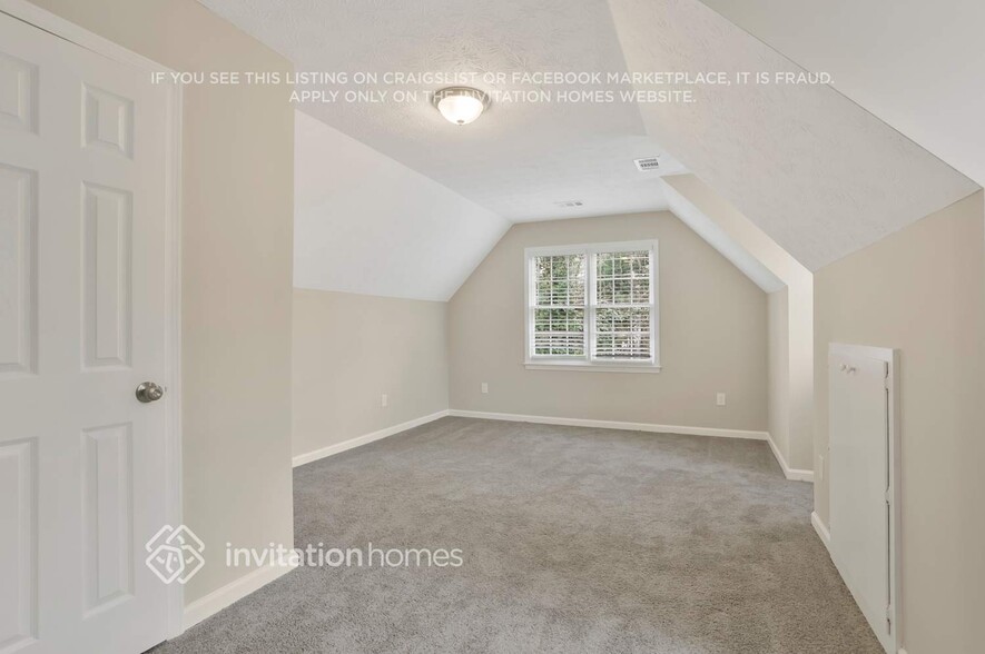 Building Photo - 3391 Longfield Dr SW